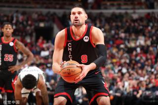 在三分线外 在三分线外