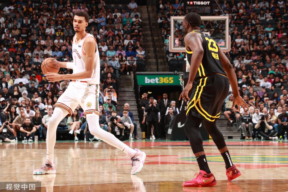 队的出色发 队的出色发